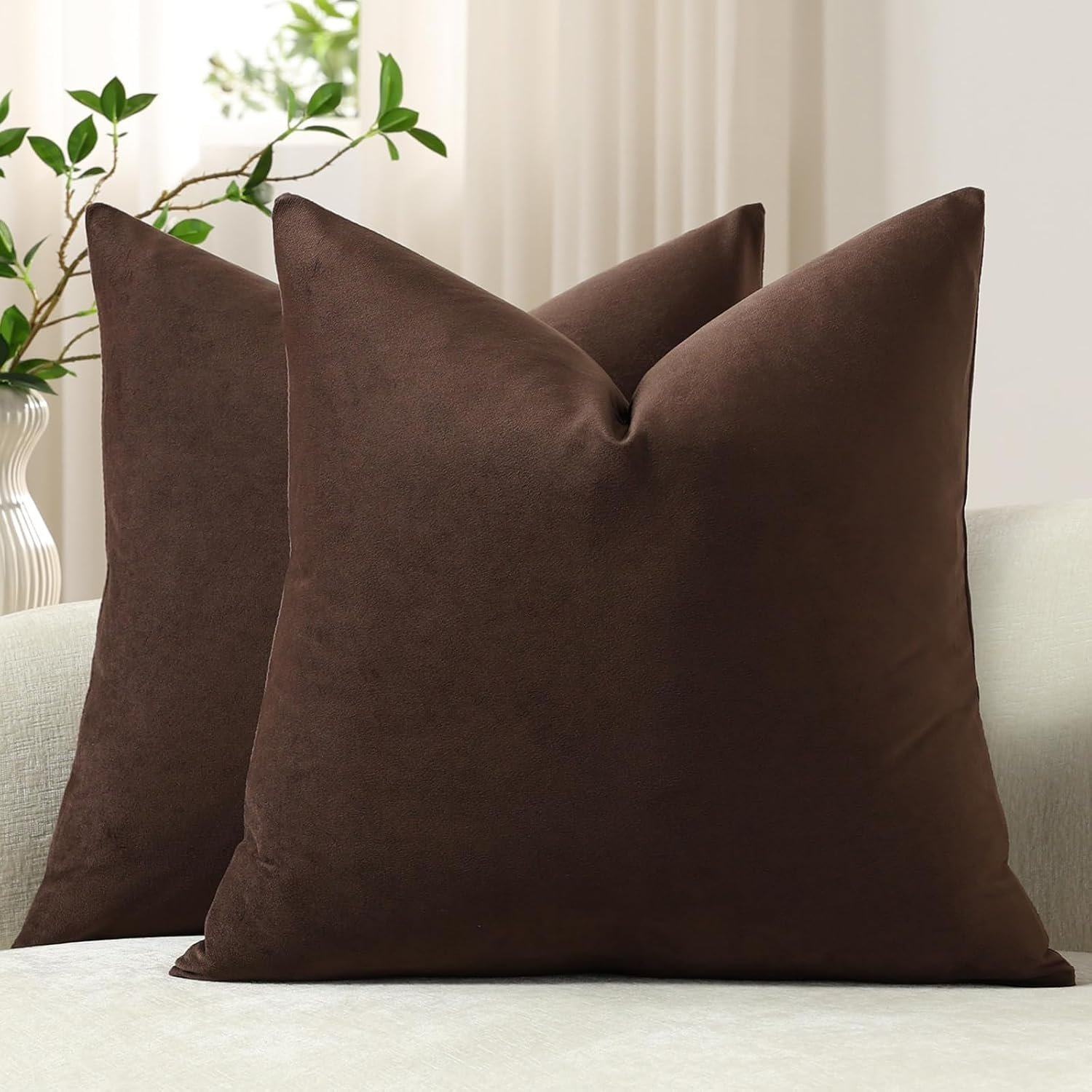 Throw Pillow Covers 20×20 Chocolate Brown: Pack of 2 Cozy Soft Velvet Square Modern Luxury Decorative Throw Pillow Cases for Sofa Couch Living Room Bed Home Decor