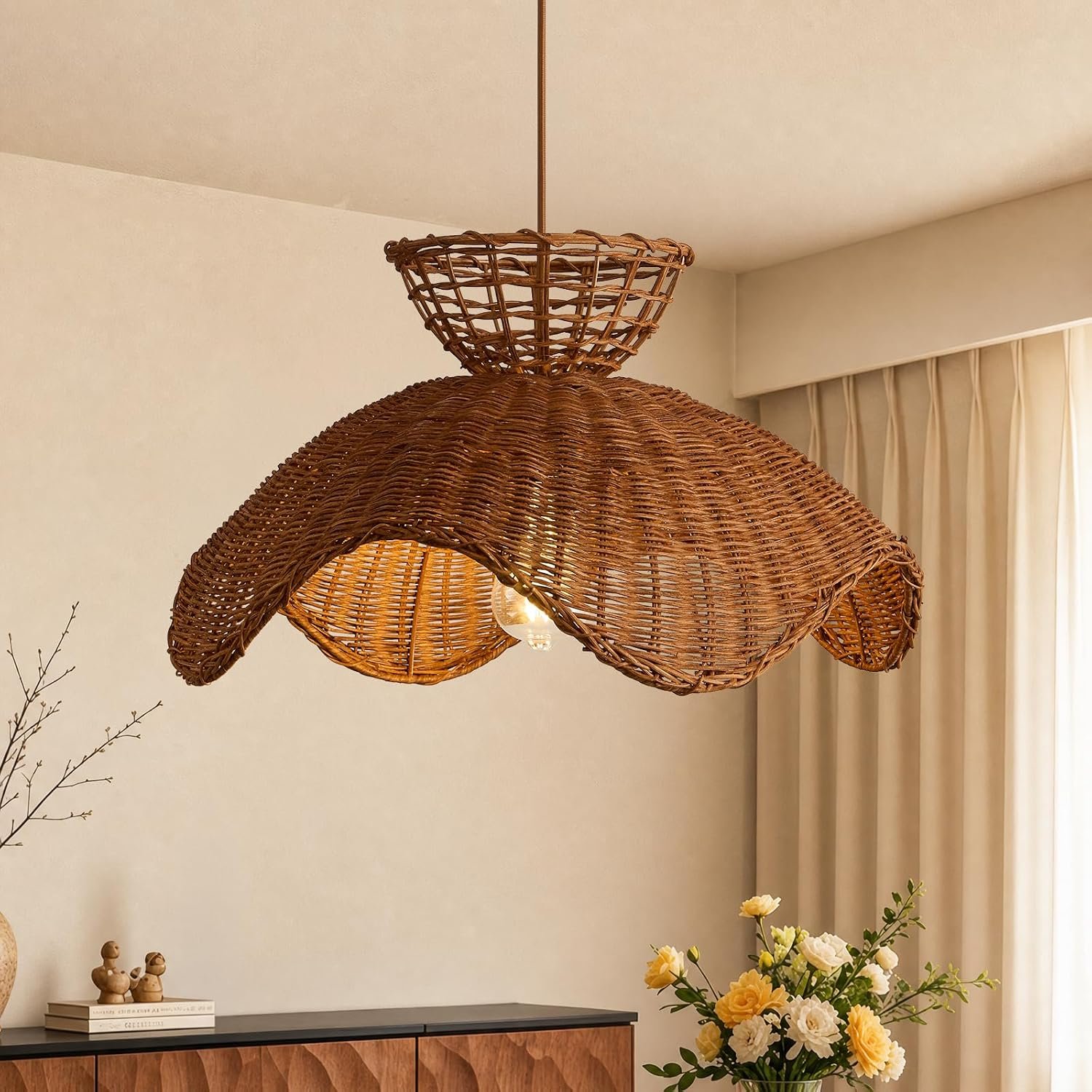 Boho Natural Rattan Pendant Light, 19.7″ Farmhouse Floral Hanging Lamp with Scalloped Shade, Rustic Hand Woven Wicker Chandelier for Kitchen Island, Dining room, Living Room, Bedroom, Foyer, Entryway
