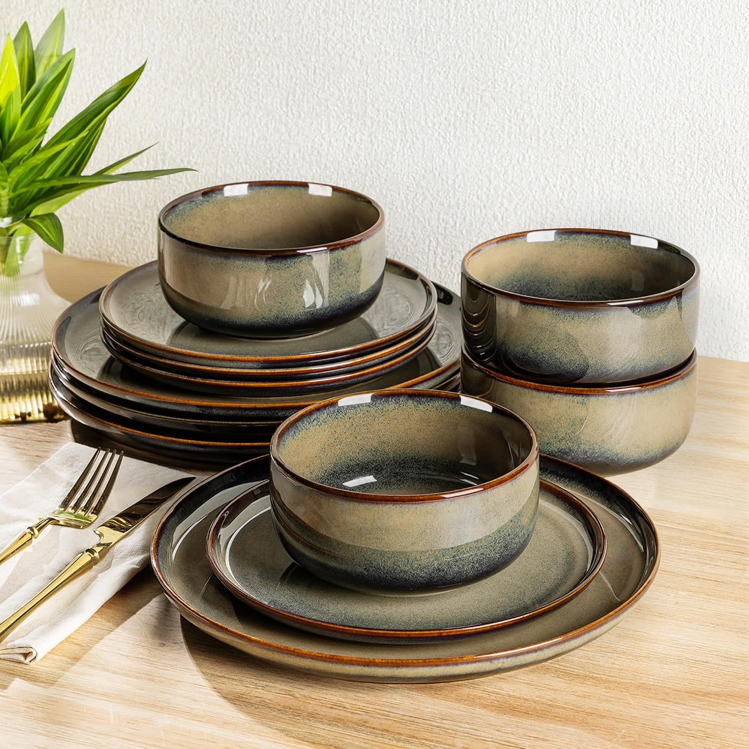 Ceramic Dinnerware Set for 4, 12-Piece Plates and Bowls Set